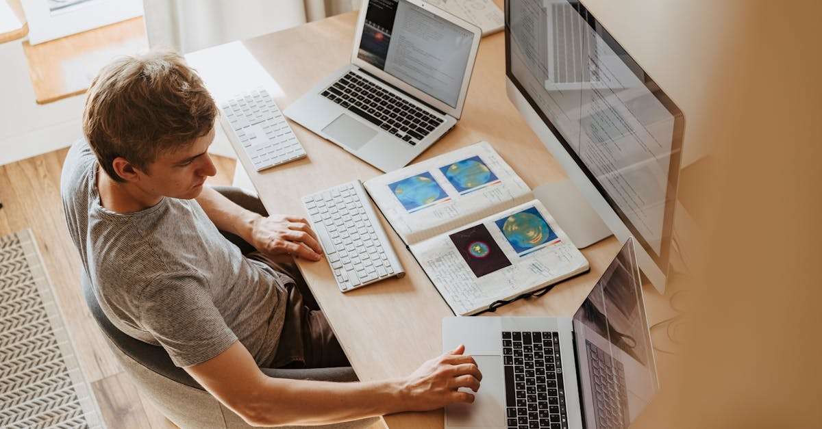 découvrez tout ce qu'il faut savoir sur les heures de travail des étudiants : conseils pour concilier études et emploi, impacts sur la vie académique et astuces pour optimiser votre temps.