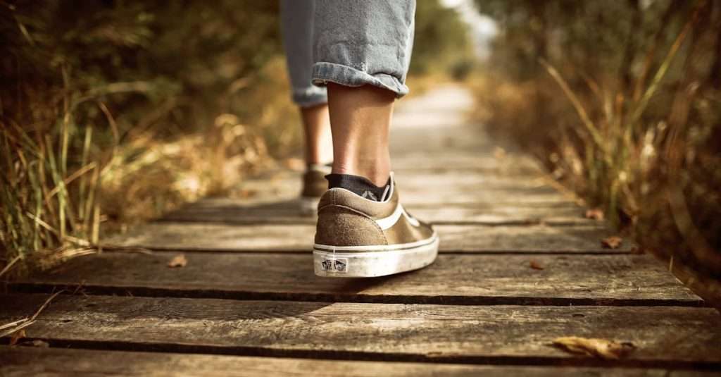 découvrez nos chaussures de voyage conçues pour allier confort et style. parfaites pour toutes vos aventures, nos modèles légers et robustes garantissent un soutien optimal tout au long de la journée. explorez le monde avec élégance et praticité grâce à notre sélection.