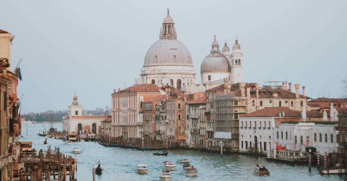 découvrez l'italie, un pays riche en histoire, culture et paysages époustouflants. explorez ses villes emblématiques comme rome, florence et venise, savourez une cuisine délicieuse et plongez dans un patrimoine artistique sans pareil.