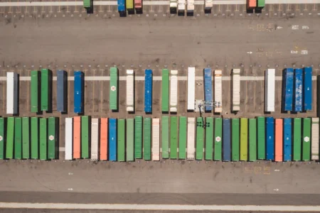 Port de Ghazaouet : six conteneurs saisis par la douane Top view of neatly arranged cargo containers in a shipping port, highlighting logistics and global trade.