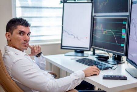 Stripe en 2026 : les chiffres à lire avec méthode Professional stock market analyst monitoring data on multiple screens at a workstation.